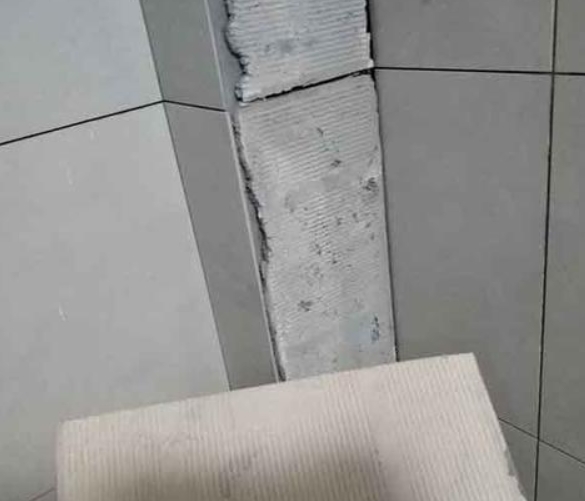 定海瓷砖空鼓维修公司分享下厨房瓷砖脱落的补救措施。